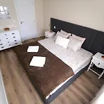 Esmeralda House Com Garagem Privada Μπράγκα